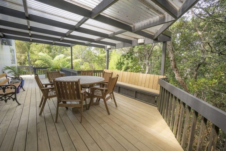 Photo of property in 21 Ravenstone Place, Chatswood, Auckland, 0626