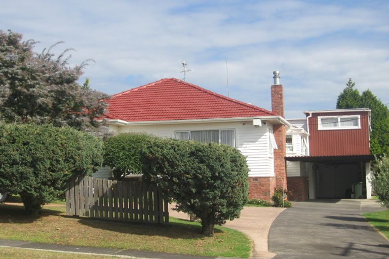 Photo of property in 98 Lynwood Road, New Lynn, Auckland, 0600