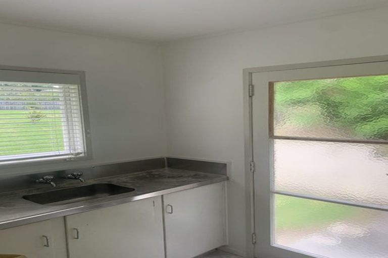 Photo of property in 1/47 Hogans Road, Glenfield, Auckland, 0629