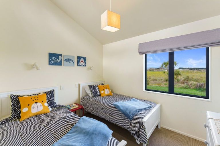 Photo of property in 80 Reay Mackay Grove, Waikawa Beach, Manakau, 5573