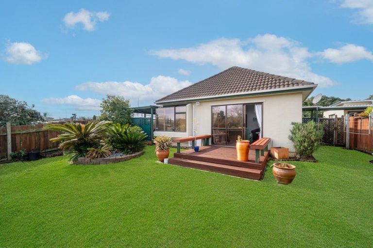 Photo of property in 2/55 Aviemore Drive, Highland Park, Auckland, 2010