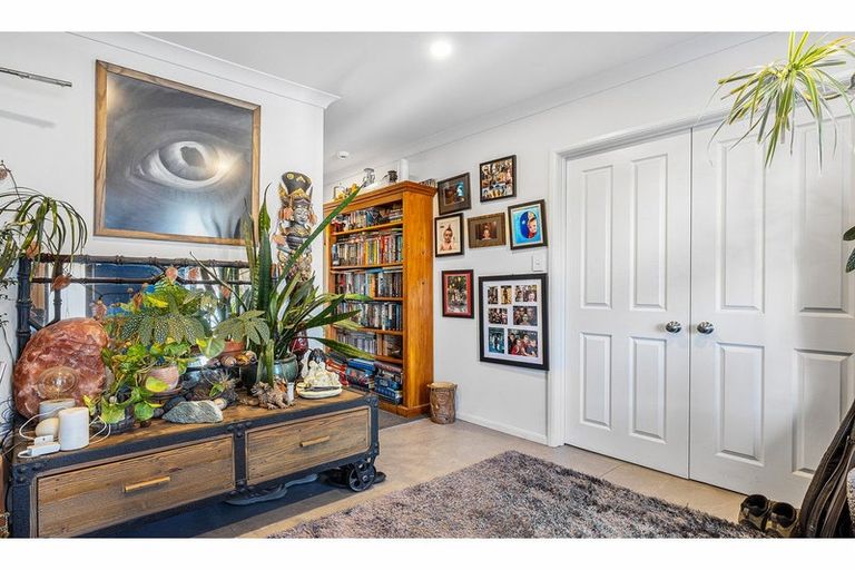 Photo of property in 20 Linkwater Way, Parklands, Christchurch, 8083