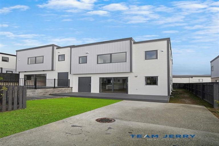 Photo of property in 14a Putiputi Way, Papakura, 2110