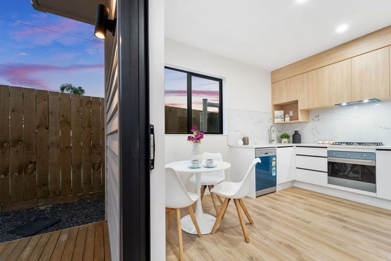 Photo of property in 2 Colwill Road, Massey, Auckland, 0614
