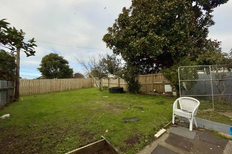 Photo of property in 46 Cook Street, Marfell, New Plymouth, 4310