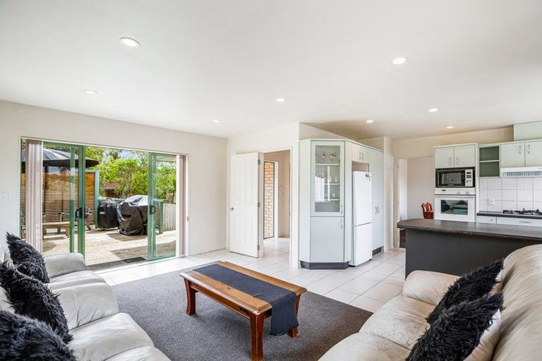 Photo of property in 23 San Vito Place, Henderson, Auckland, 0612