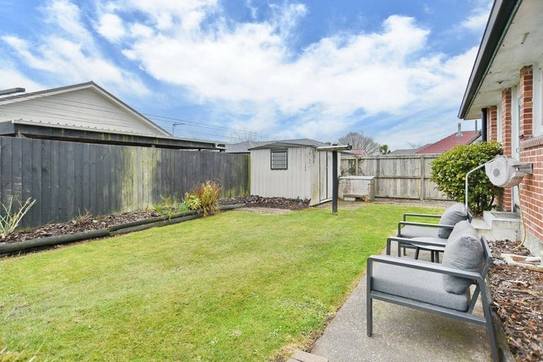Photo of property in 2/21 Dunedin Street, Redwood, Christchurch, 8051