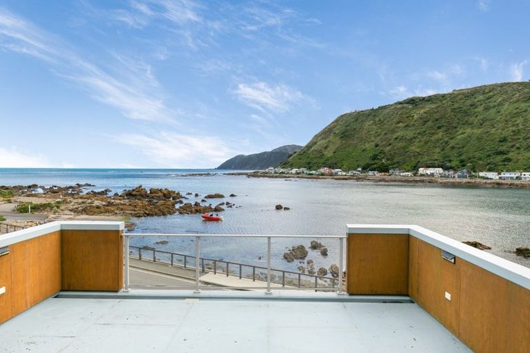 Photo of property in 8 Owhiro Bay Parade, Island Bay, Wellington, 6023