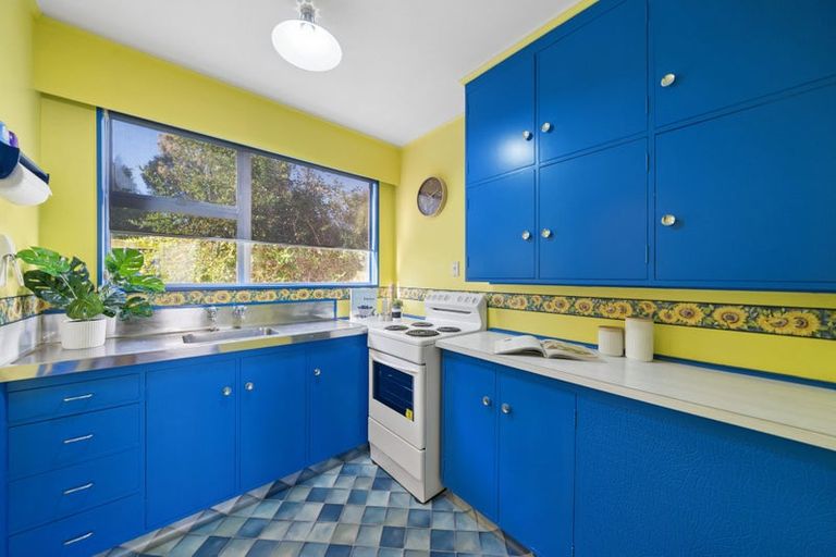 Photo of property in 2/210 Newlands Road, Newlands, Wellington, 6037