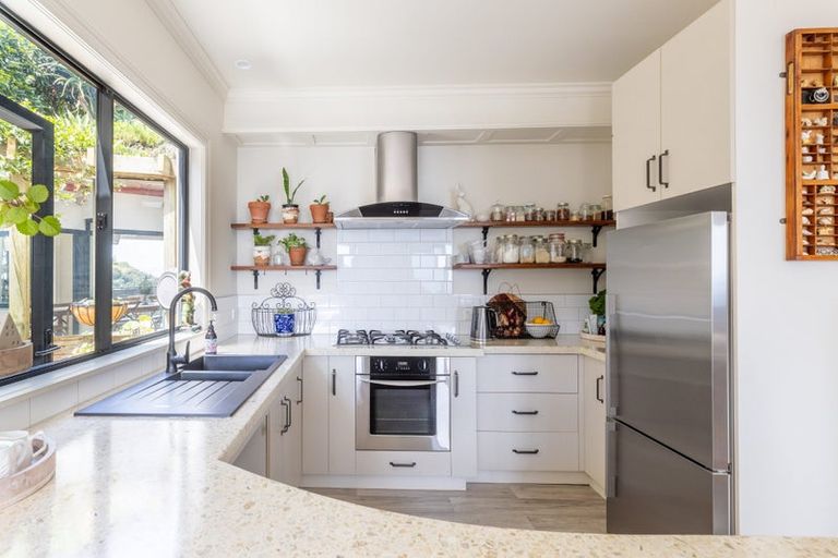 Photo of property in 4a Seapoint Road, Bluff Hill, Napier, 4110