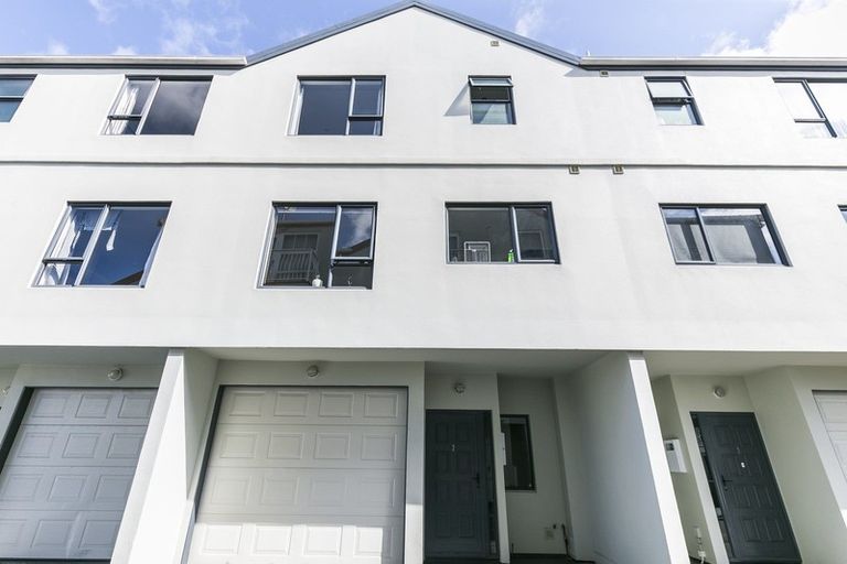Photo of property in 2/142 Ghuznee Street, Te Aro, Wellington, 6011