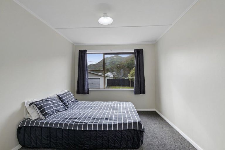 Photo of property in 104 Hewer Crescent, Naenae, Lower Hutt, 5011
