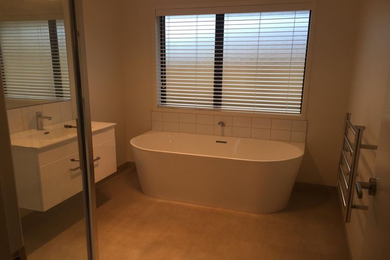 Photo of property in 16 Ruru Street, Cambridge, 3434