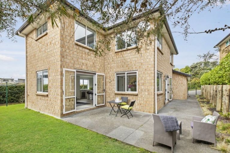 Photo of property in 114 Grand Drive, Orewa, 0931