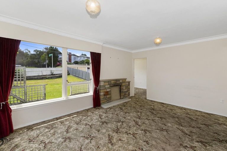 Photo of property in 121 Vodanovich Road, Te Atatu South, Auckland, 0610