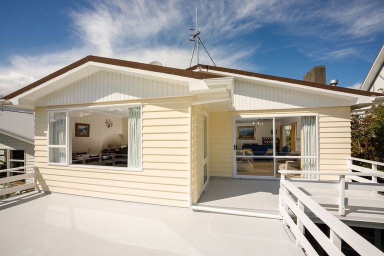 Photo of property in 4 Panorama Grove, Harbour View, Lower Hutt, 5010