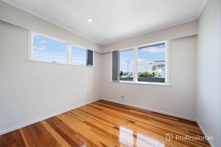 Photo of property in 17 Kohinoor Avenue, Mangere, Auckland, 2022