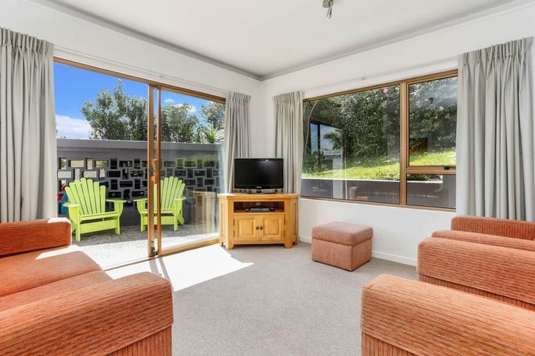 Photo of property in 54 Mayfair Crescent, Mairangi Bay, Auckland, 0630