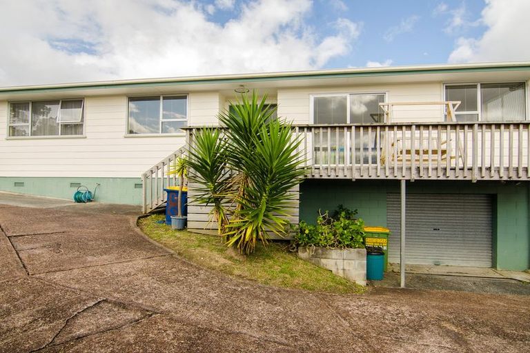 Photo of property in 17 Roick Parade, Glen Eden, Auckland, 0602