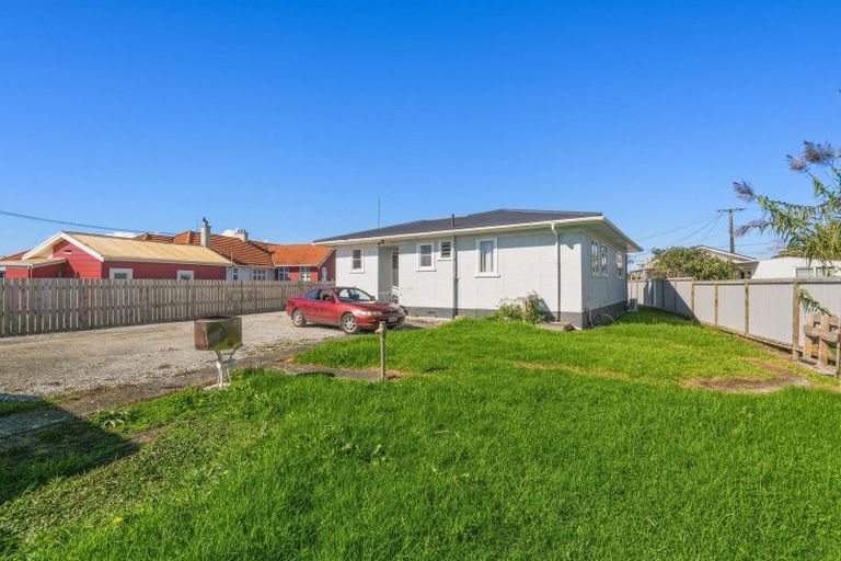 Photo of property in 16 Ruawai Wharf Road, Ruawai, 0530