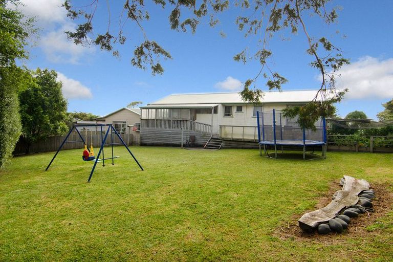 Photo of property in 17 Roick Parade, Glen Eden, Auckland, 0602