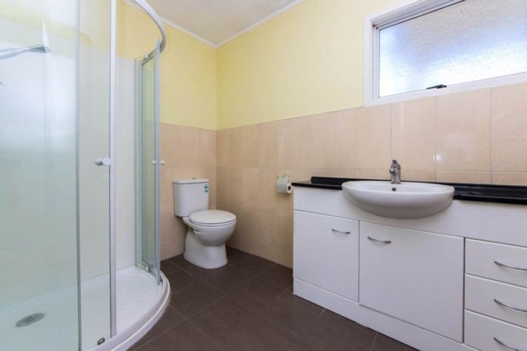 Photo of property in 25 Katrina Place, Massey, Auckland, 0614