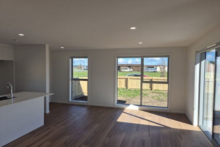 Photo of property in 25 Allan Avenue, Lytton West, 4071