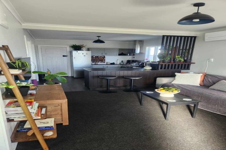 Photo of property in 2 Dawick Street, Foxton Beach, Foxton, 4815