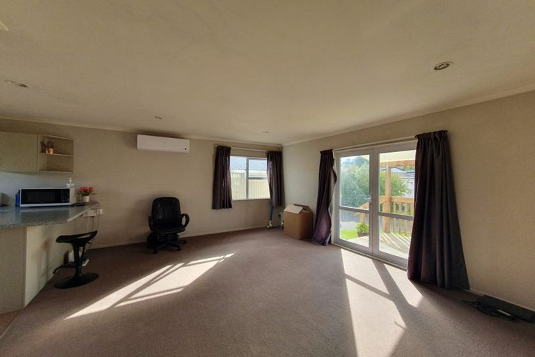 Photo of property in 2 Wattle Street, New Lynn, Auckland, 0600