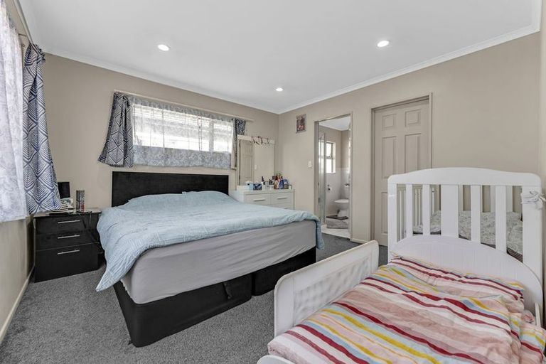 Photo of property in 13 Bushpark Place, Flat Bush, Auckland, 2016
