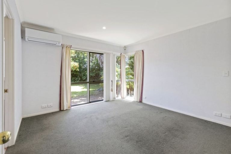 Photo of property in 3 Russett Grove, Henderson, Auckland, 0612