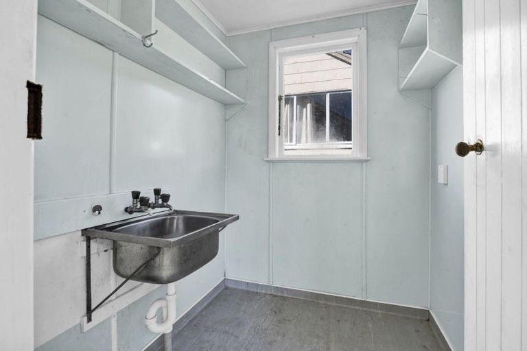 Photo of property in 63 Cook Street, Marfell, New Plymouth, 4310