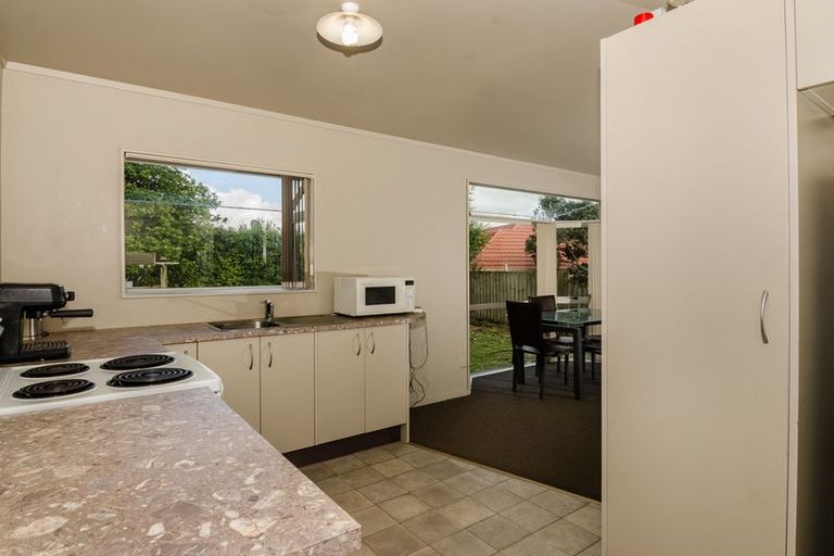 Photo of property in 17 Roick Parade, Glen Eden, Auckland, 0602