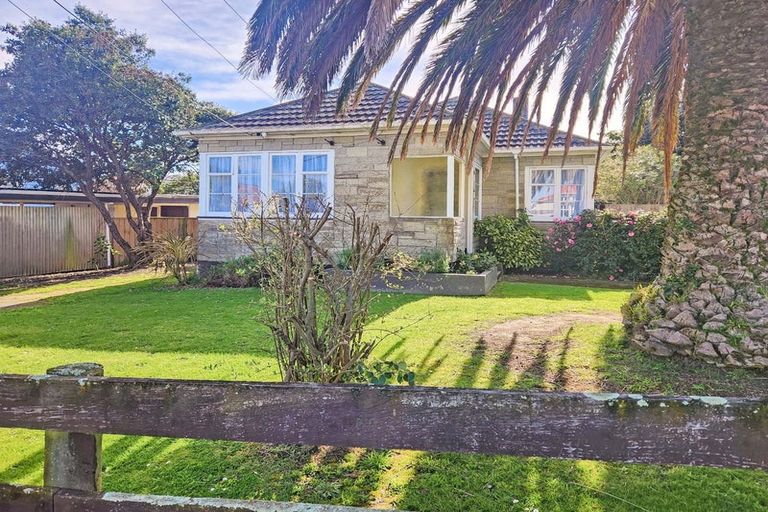 Photo of property in 15 Hunter Street, Taita, Lower Hutt, 5011