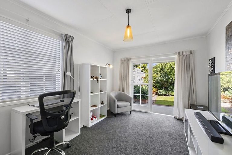 Photo of property in 29 Nevada Drive, Merrilands, New Plymouth, 4312
