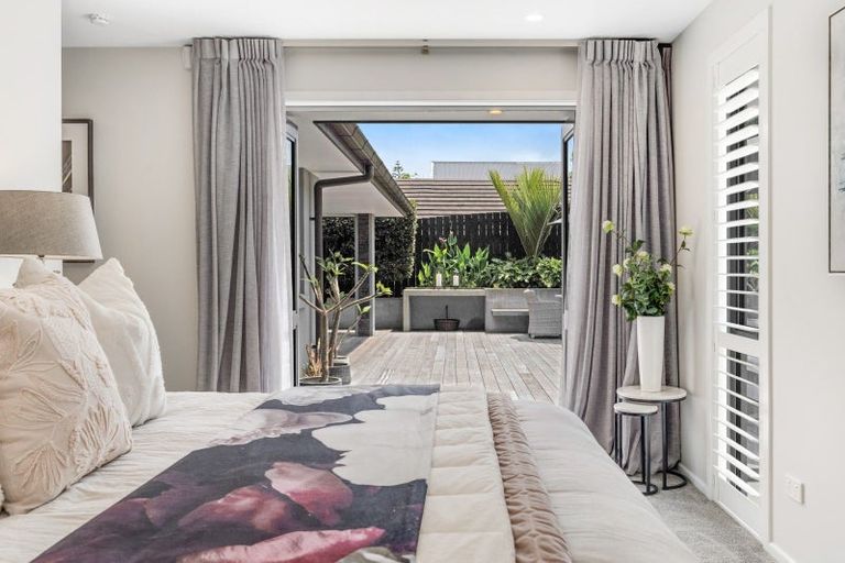 Photo of property in 100 Beach Road, Mellons Bay, Auckland, 2014