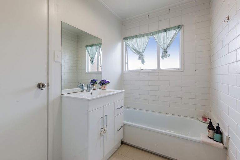 Photo of property in 114 Titirangi Road, New Lynn, Auckland, 0600
