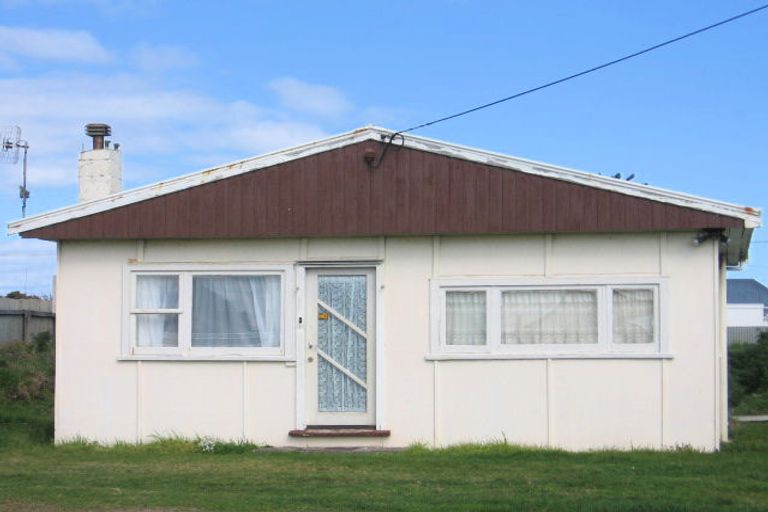 Photo of property in 20 Pratt Avenue, Foxton Beach, Foxton, 4815