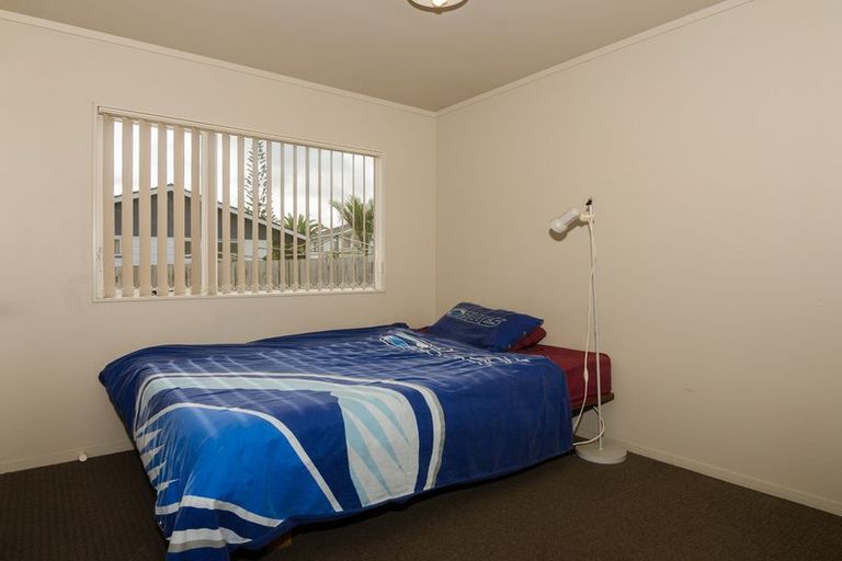 Photo of property in 17 Roick Parade, Glen Eden, Auckland, 0602