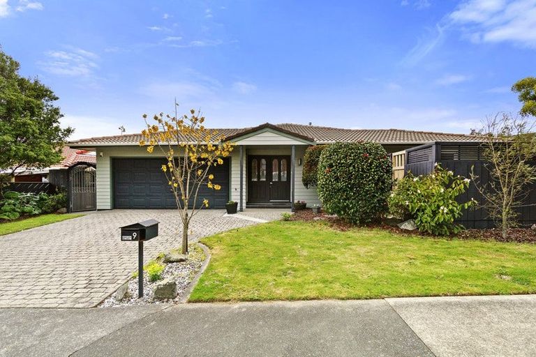 Photo of property in 9 Ordley Grove, Tawa, Wellington, 5028
