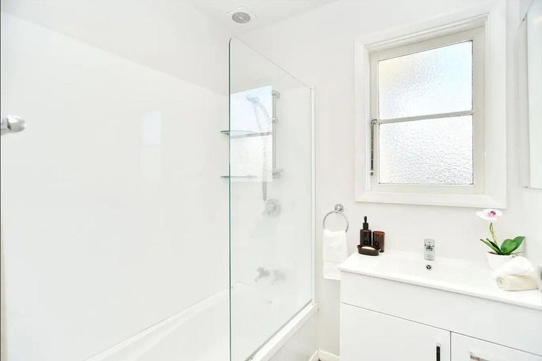 Photo of property in 17 Bateman Avenue, Bryndwr, Christchurch, 8053