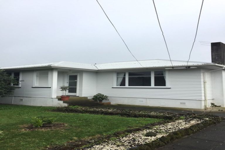 Photo of property in 1 Eddowes Street, Manurewa, Auckland, 2102