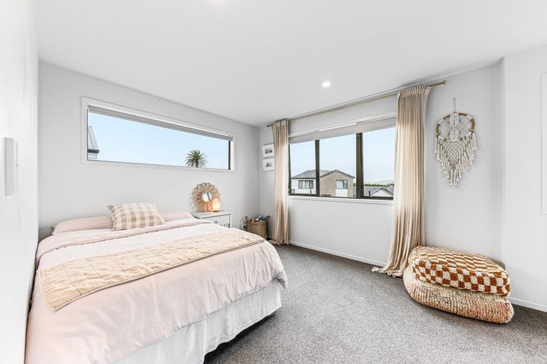 Photo of property in 15 Pakoro Close, Hobsonville, Auckland, 0618