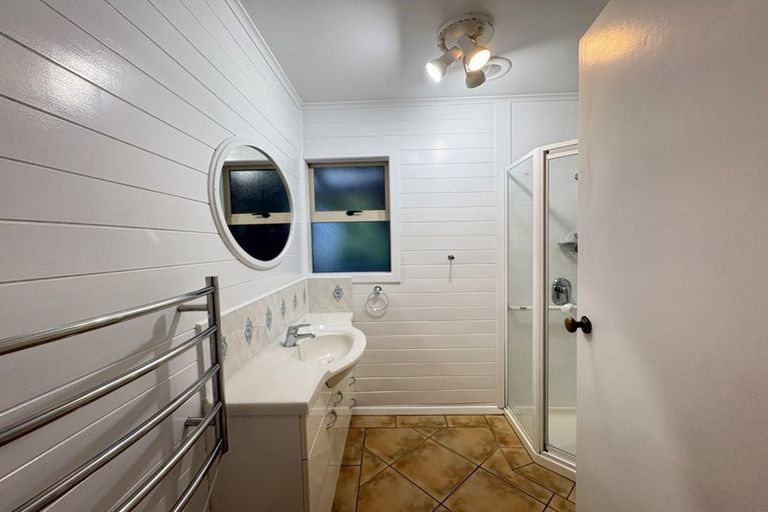 Photo of property in 235 Forest Road, Waiatarua, Auckland, 0612