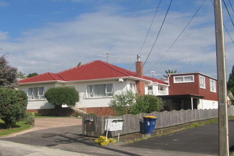 Photo of property in 98 Lynwood Road, New Lynn, Auckland, 0600