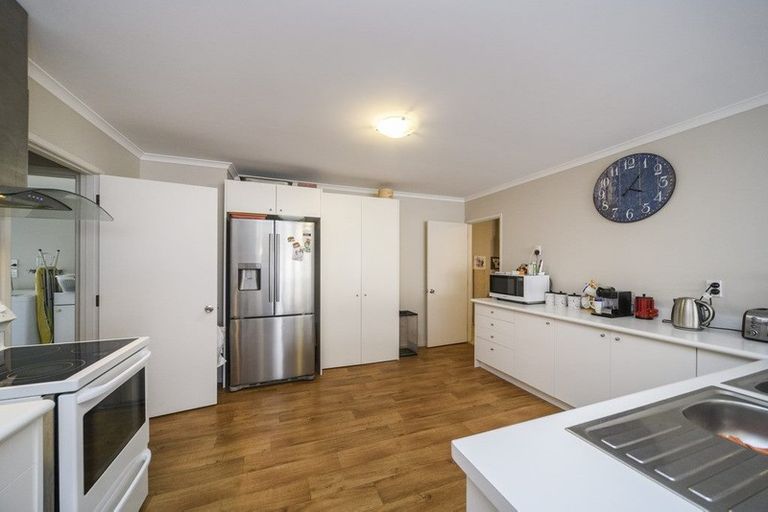 Photo of property in 93 Parnell Heights, Kelvin Grove, Palmerston North, 4414