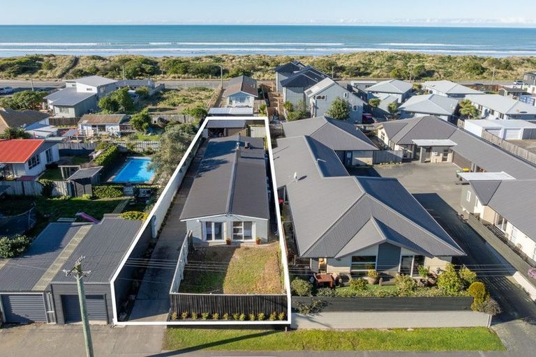 Photo of property in 2/59 Oram Avenue, New Brighton, Christchurch, 8061