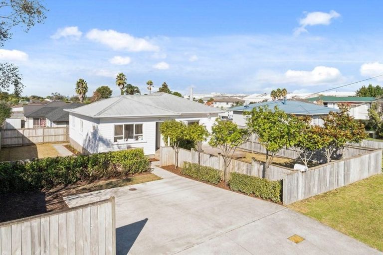 Photo of property in 797a Te Atatu Road, Te Atatu Peninsula, Auckland, 0610