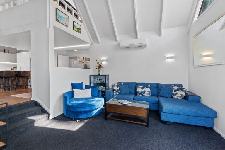 Photo of property in 1/82 Knights Road, Rothesay Bay, Auckland, 0630