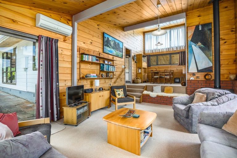 Photo of property in 32 Hicks Close, Whitby, Porirua, 5024